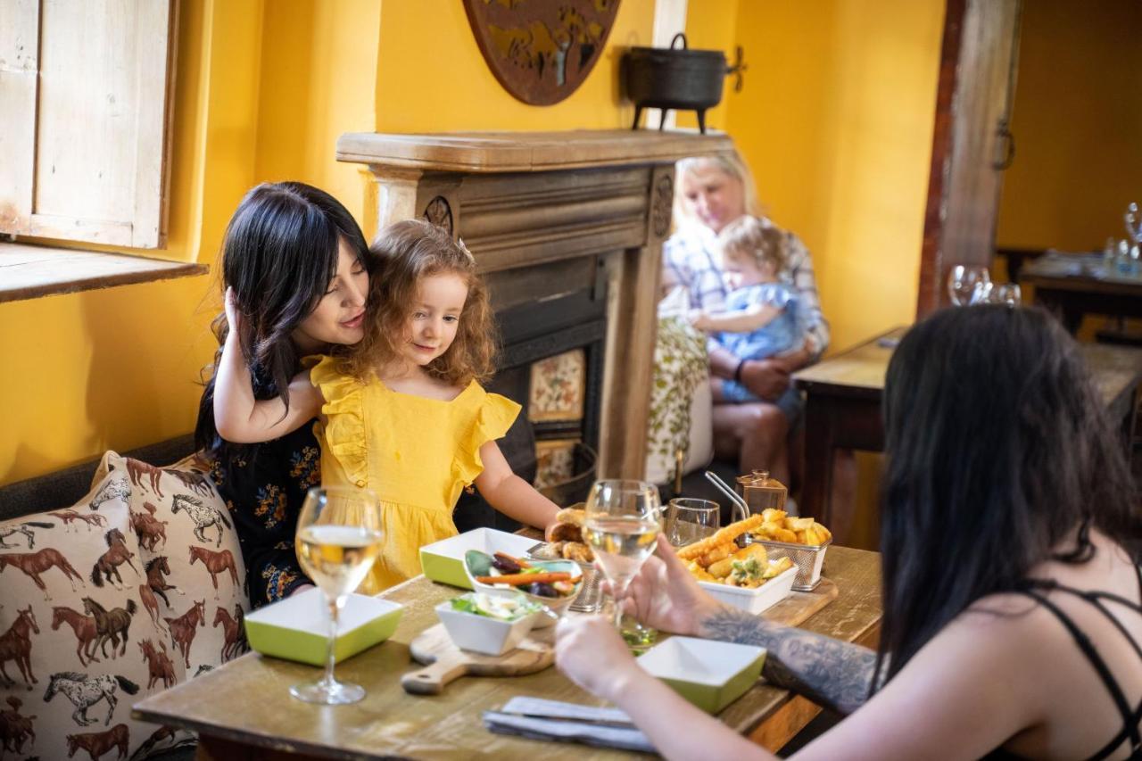 Rising Sun Pub, Restaurant&Rooms Lacock Extérieur photo